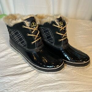 Khombu Waterproof Duck Boots Faux Fur Lined Women’s Sz9 Boots Black Quilted